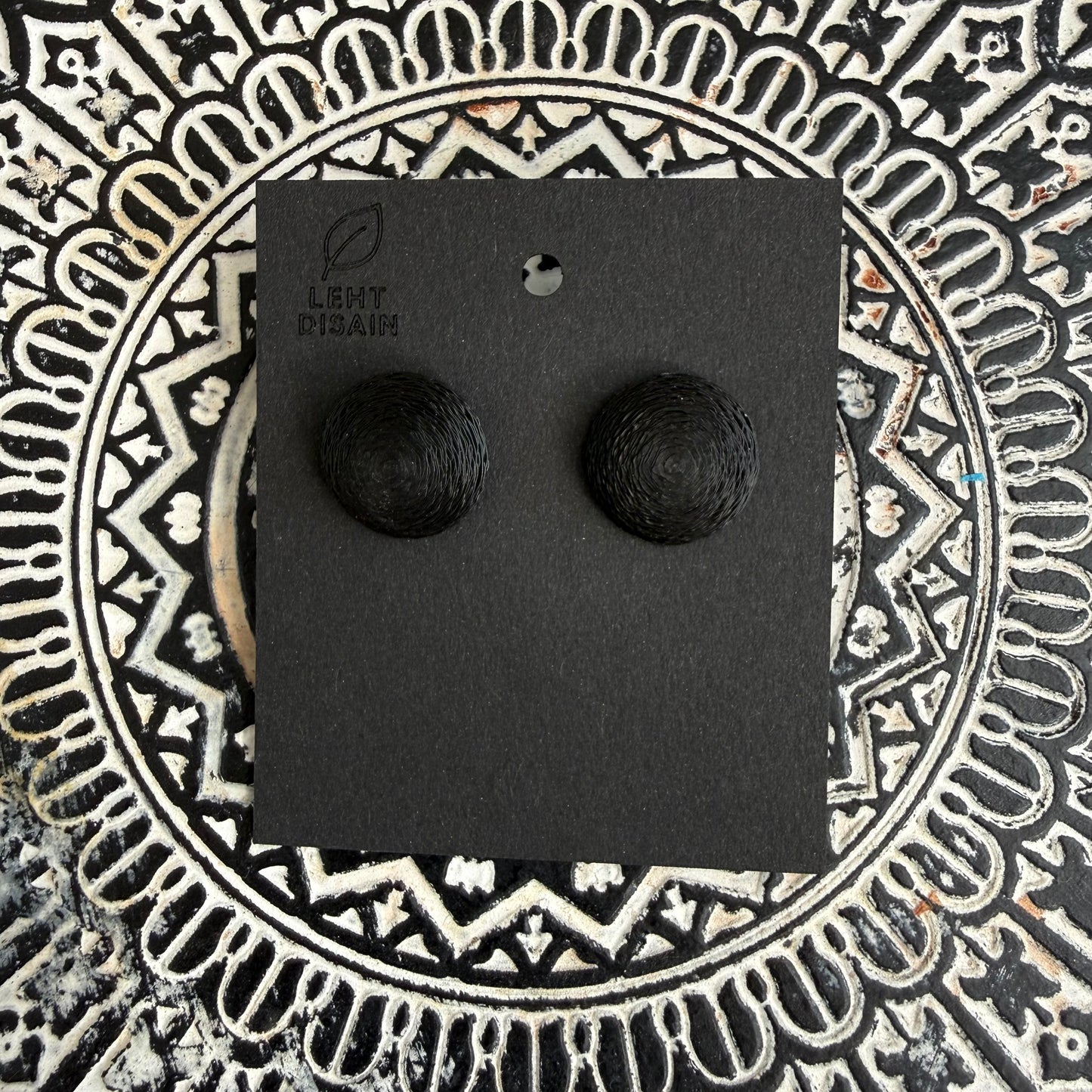 Ümmargused nööp-kõrvarõngad