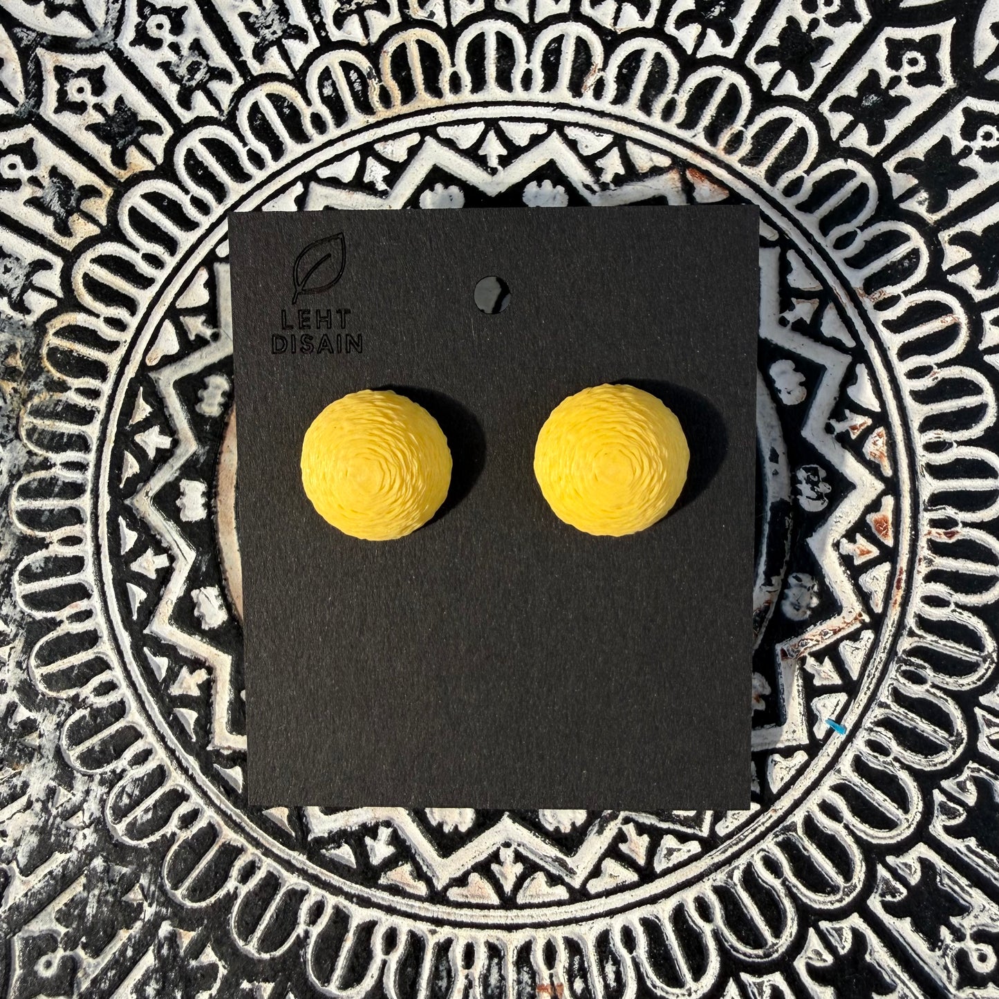 Ümmargused nööp-kõrvarõngad